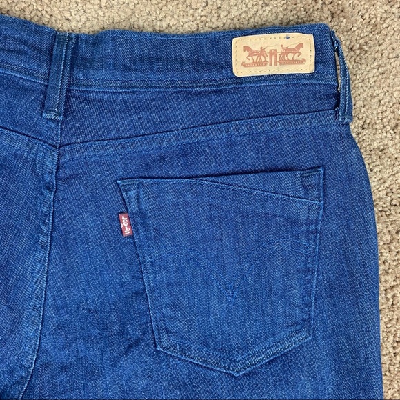 Levi’s Medium Wash Bermuda Shorts - Picture 8 of 8